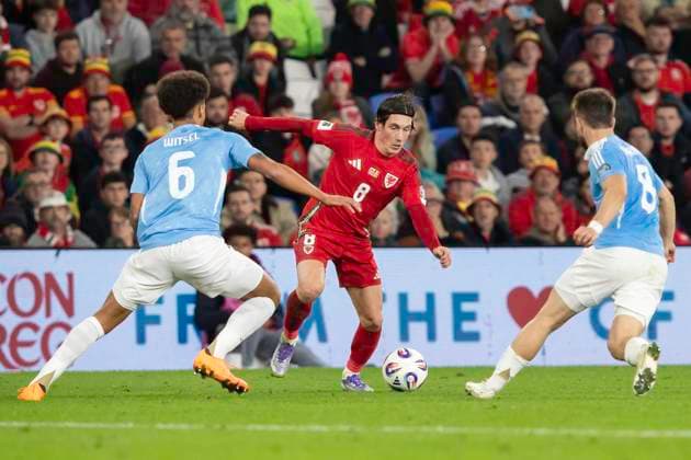 Wales v Belgium, Cardiff, UK - 13 Oct 2025 Harry Wilson of Wales attacks with pressure from Axel Witsel (L) and Nicolas Raskin of Belgium (R) during the World Cup Qualifier between Wales and Belgium at Cardiff City Stadium, Cardiff on 13 Oct 2025. Cardiff Cardiff City Stadium Wales GBR Copyright: xKaraxThomas PPAUKx PPA-223359