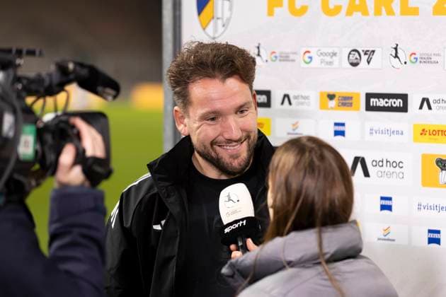 Google Pixel Womens Bundesliga FC Carl Zeiss Jena vs 1 FC Nürnberg Jena 13 10 2025 Sport 1 Interview Thomas Oostendorp Coach 1 FC Nürnberg with Christina Rann Google Pixel Womens Bundesliga FC Carl Zeiss Jena vs 1 FC Nürnberg ad hoc arena at Ernst Abbe Sportfeld 13 10 2025 Copyright: xBEAUTIFULxSPORTS Duehringx