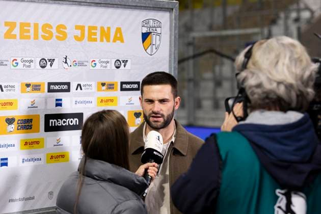 Google Pixel Womens Bundesliga FC Carl Zeiss Jena vs 1 FC Nürnberg Jena 13 10 2025 Sport1 Interview Florian Kästner Head Coach FC Carl Zeiss Jena with Christina Rann Google Pixel Womens Bundesliga FC Carl Zeiss Jena vs 1 FC Nürnberg ad hoc arena at Ernst Abbe Sportfeld 13 10 2025 Copyright: xBEAUTIFULxSPORTS Duehringx