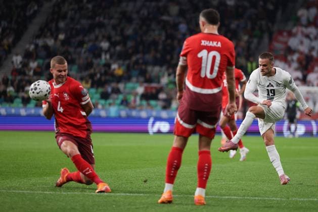 (251014) -- LJUBLJANA, Oct. 14, 2025 -- Tomi Horvat (R) of Slovenia shoots during the World Cup 2026 European Qualifiers Group B football match between Slovenia and Switzerland in Ljubljana, Slovenia, Oct. 13, 2025. (Photo by Xinhua) (SP)SLOVENIA-LJUBLJANA-FOOTBALL FIFA World Cup, WM, Weltmeisterschaft, Fussball EUROPEAN QUALIFIERS-SLOVENIA VS SWITZERLAND ZeljkoxStevanic 