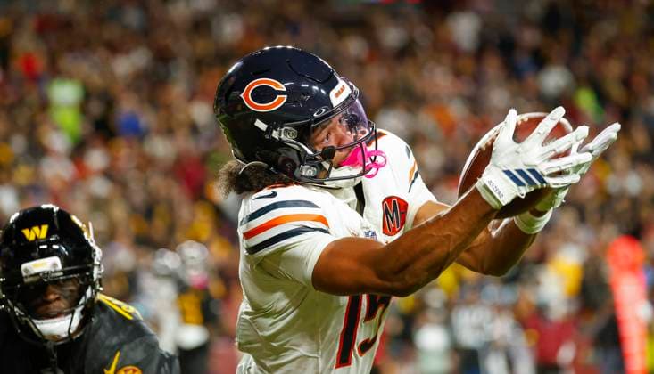 Oct 13, 2025: Chicago Bears WR 15 Rome Odunze catches a pass in the end zone that is called back due to a penalty during the Washington Commanders game against the Chicago Bears at Northwest Stadium in Landover, MD. CSM Landover United States of America - ZUMAc04_ 20251013_zma_c04_099 Copyright: xJustinxCooperx