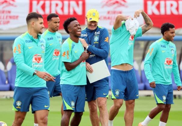October 13, 2025, Tokyo, Japan - Brazil national football team foward Vinicius Junior C smiles at a training session at the Ajinomoto stadium in Tokyo on Tuesday, October 13, 2025 as Brazil will have an International Friendly, Länderspiel, Nationalmannschaft match against Japan on October 14. photo by Yoshio Tsunoda AFLO  aflo_306861256 imagoxisxentitledxtoxissuexaxsimplexusagexlicensexatxthextimexofxprovision.xPersonalityxan  aflo_306861256