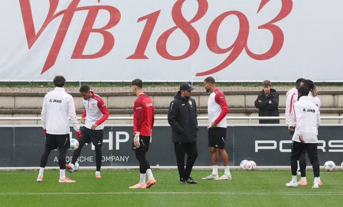 Stuttgart , soccer training VfB Stuttgart , middle coach Sebastian Hoeneß