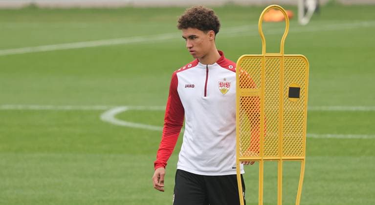 Stuttgart , Football training VfB Stuttgart , Noah Darvich