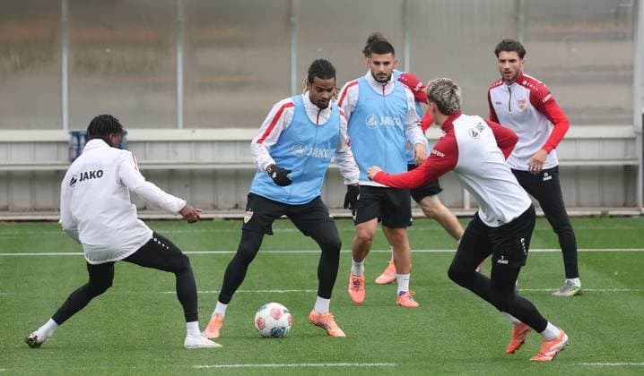 Stuttgart , Football training VfB Stuttgart , center Lorenz Assignon