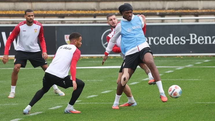 Stuttgart , soccer training VfB Stuttgart , right Dan Axel Zagadou