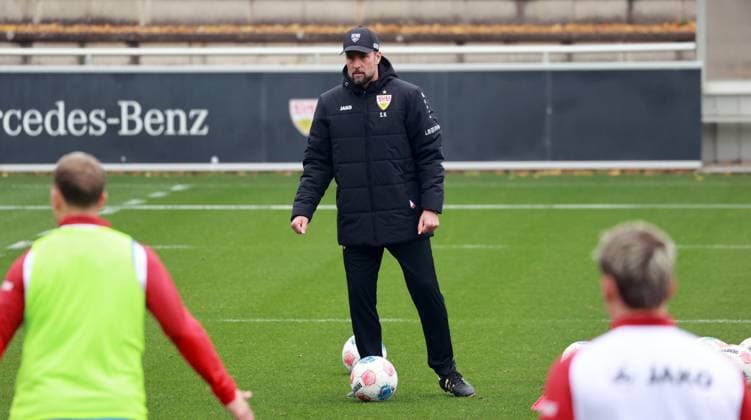 14 10 25 VfB Stuttgart Training Germany, Stuttgart, 14 10 2025, Football, Bundesliga, VfB Stuttgart Training Sebastian Hoeneß Trainer