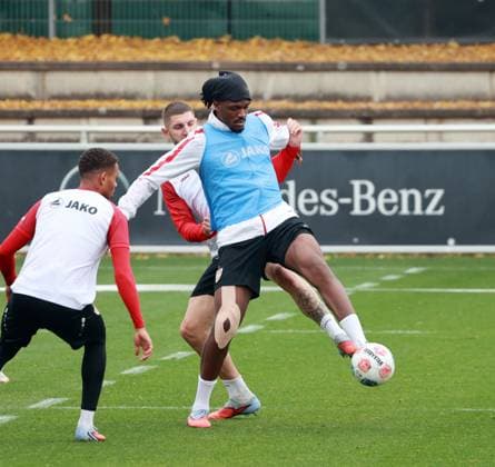 14 10 25 VfB Stuttgart Training Germany, Stuttgart, 14 10 2025, Football, Bundesliga, VfB Stuttgart Training v l Jeff Chabot, Dan Axel Zagadou