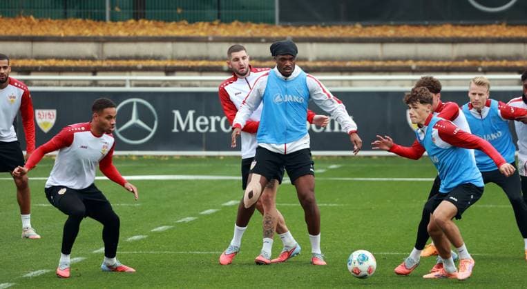 14 10 25 VfB Stuttgart Training Germany, Stuttgart, 14 10 2025, Football, Bundesliga, VfB Stuttgart Training f l Jeff Chabot, Dan Axel Zagadou, Lauri Penna