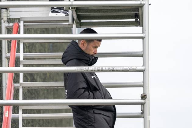 14 10 2025, Soccer 1 Bundesliga, Season 2025 2026, public training, Borussia Moenchengladbach at the training ground at Borussia Park David Zibung Borussia Moenchengladbach, sports coordinator license watches from an elevated position Photo Kirchner Media Thomas Haesler Copyright: xKirchner-Media ThomasxHaeslerx