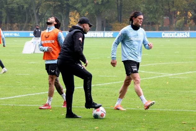 DEU, DFL, 2 FBL Hertha BSC, Training, 14 10 2025, Sportforum, Berlin, DEU, DFL, 2 FBL Hertha BSC, Training, im Bild Fabian Reese Hertha BSC Berlin 11 , Kevin Sessa Hertha BSC Berlin 8 , Co Trainer Patrick Ebert Hertha BSC Berlin DFL regulations prohibit any use of Photographs as image sequences and or quasi video nordphotoxGmbHx xEngler nph00076