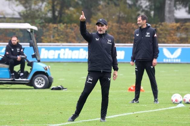 DEU, DFL, 2 FBL Hertha BSC, Training, 14 10 2025, Sportforum, Berlin, DEU, DFL, 2 FBL Hertha BSC, Training, im Bild Cheftrainer Stefan Leitl Hertha BSC Berlin , Co Trainer Andre Mijatovic Hertha BSC Berlin DFL regulations prohibit any use of Photographs as image sequences and or quasi video nordphotoxGmbHx xEngler nph00076