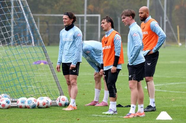DEU, DFL, 2 FBL Hertha BSC, Training, 14 10 2025, Sportforum, Berlin, DEU, DFL, 2 FBL Hertha BSC, Training, im Bild Hertha Spielerkreis, Fabian Reese Hertha BSC Berlin 11 , Michal Karbownik Hertha BSC Berlin 33 , Kennet Eichhorn Hertha BSC Berlin 23 , John Anthony Brooks Hertha BSC Berlin 25 , DFL regulations prohibit any use of Photographs as image sequences and or quasi video nordphotoxGmbHx xEngler nph00076