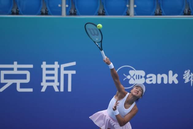 NINGBO, CHINA - OCTOBER 14: Guo Hanyu of China competes in the Women s Singles Round of 32 match against Liudmila Samsonova on day 2 of 2025 Ningbo Open at the Ningbo (Yinzhou) Tennis Center on October 14, 2025 in Ningbo, Zhejiang Province of China.  Copyright: xVCGx 111597131104