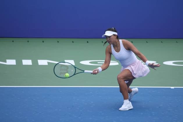 NINGBO, CHINA - OCTOBER 14: Guo Hanyu of China competes in the Women s Singles Round of 32 match against Liudmila Samsonova on day 2 of 2025 Ningbo Open at the Ningbo (Yinzhou) Tennis Center on October 14, 2025 in Ningbo, Zhejiang Province of China.  Copyright: xVCGx 111597131064