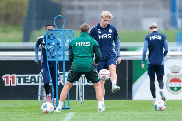 14 10 2025, Football, Season 2025 2026, Training FC Schalke 04, Peter Remmert FC Schalke 04 , Gelsenkirchen Training ground FC Schalke 04 NRW Germany xRHR PHOTO YYx Copyright: RHR-FOTOx RHR-FOTO YY