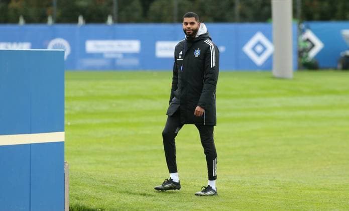 Morning training session for Bundesliga soccer team Hamburger SV on the training pitch at the Volksparkstadion The session on Tuesday morning was the last public training session before the away game at RB Leipzig next Saturday, October 18 Co coach Richard Krohn Stellingen Hamburg