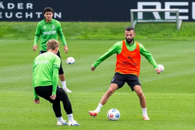 14 10 2025, Soccer 1 Bundesliga, Season 2025 2026, public training, Borussia Moenchengladbach at the training ground at Borussia Park duel between Luca Netz Borussia Moenchengladbach, 20 and Franck Honorat Borussia Moenchengladbach, 09 Photo Kirchner Media Thomas Haesler Copyright: xKirchner-Media ThomasxHaeslerx