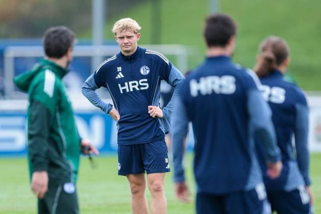 14 10 2025, Football, Season 2025 2026, Training FC Schalke 04, Peter Remmert FC Schalke 04 , Gelsenkirchen Training ground FC Schalke 04 NRW Germany xRHR PHOTO YYx Copyright: RHR-FOTOx RHR-FOTO YY