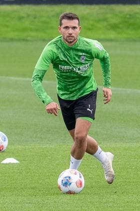 14 10 2025, Soccer 1 Bundesliga, Season 2025 2026, public training, Borussia Moenchengladbach at the training ground at Borussia Park Kevin Stoeger Borussia Moenchengladbach, 07 on the ball Photo Kirchner Media Thomas Haesler Copyright: xKirchner-Media ThomasxHaeslerx