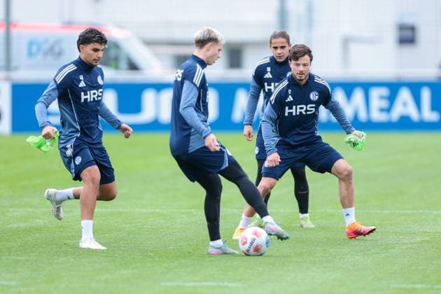 14 10 2025, Football, Season 2025 2026, Training FC Schalke 04, f l Mertcan Ayhan FC Schalke 04 , Finn Porath FC Schalke 04 , Mauro Zalazar FC Schalke 04 , Adrian Gantenbein FC Schalke 04 , Gelsenkirchen Training ground FC Schalke 04 NRW Germany xRHR PHOTO YYx Copyright: RHR-FOTOx RHR-FOTO YY