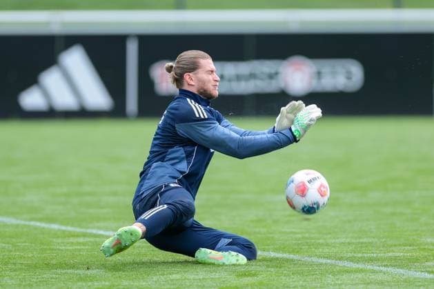 14 10 2025, Football, Season 2025 2026, Training FC Schalke 04, Goalkeeper Loris Karius FC Schalke 04 , Gelsenkirchen Training ground FC Schalke 04 NRW Germany xRHR PHOTO YYx Copyright: RHR-FOTOx RHR-FOTO YY