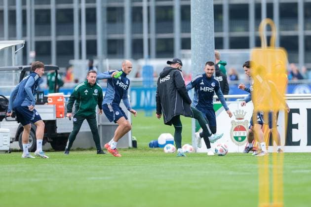 14 10 2025, Football, Season 2025 2026, Training FC Schalke 04, f l Max Grüger FC Schalke 04 , Henning Matriciani FC Schalke 04 , Coach Miron Muslic FC Schalke 04 , Hasan Kurucay FC Schalke 04 , Soufiane El Faouzi FC Schalke 04 , Gelsenkirchen Training ground FC Schalke 04 NRW Germany xRHR PHOTO YYx Copyright: RHR-FOTOx RHR-FOTO YY