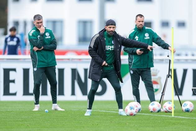 14 10 2025, Football, Season 2025 2026, Training FC Schalke 04, f l Goalkeeping coach Volkan Ünlü FC Schalke 04 , Coach Miron Muslic FC Schalke 04 , Athletics coach Alexander Storck FC Schalke 04 , Gelsenkirchen Training ground FC Schalke 04 NRW Germany xRHR PHOTO YYx Copyright: RHR-FOTOx RHR-FOTO YY