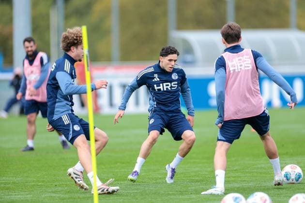14 10 2025, Football, Season 2025 2026, Training FC Schalke 04, f l Mika Khadr FC Schalke 04 , Soufiane El Faouzi FC Schalke 04 , Gelsenkirchen Training ground FC Schalke 04 NRW Germany xRHR PHOTO YYx Copyright: RHR-FOTOx RHR-FOTO YY