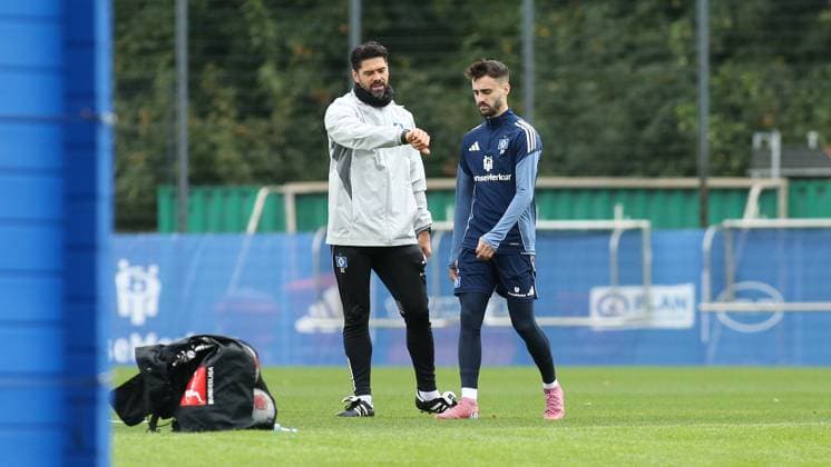 Morning training session for Bundesliga club Hamburger SV on the training pitch at the Volksparkstadion The session on Tuesday morning was the last public training session before the away game at RB Leipzig next Saturday, October 18 Rehab trainer Sebastian Capel in individual training with Fabio Vieira Stellingen Hamburg