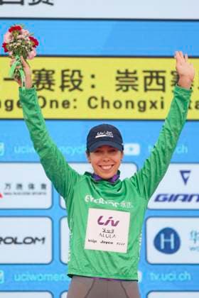 (251014) -- SHANGHAI, Oct. 14, 2025 -- Georgia Baker of Liv-Alula-Jayco celebrates in the green jersey after Stage 1 of the UCI Women s WorldTour Tour of Chongming Island Road cycling, Rad, Radsport, Strasse race in Shanghai, east China, Oct. 14, 2025. ) (SP)CHINA-SHANGHAI-CYCLING-UCI WOMEN S WORLDTOUR-TOUR OF CHONGMING ISLAND (CN) WangxXiang 