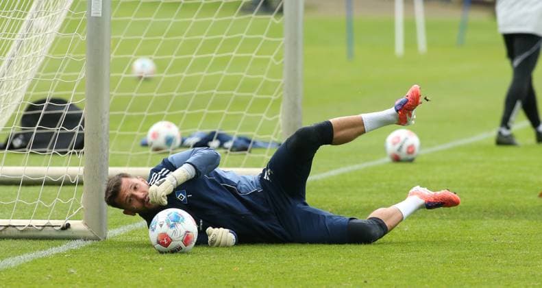 Morning training session for Bundesliga club Hamburger SV on the training pitch at the Volksparkstadion Tuesday mornings session was the last public training session before the away game at RB Leipzig next Saturday, October 18 Daniel Heuer Fernandes Stellingen Hamburg