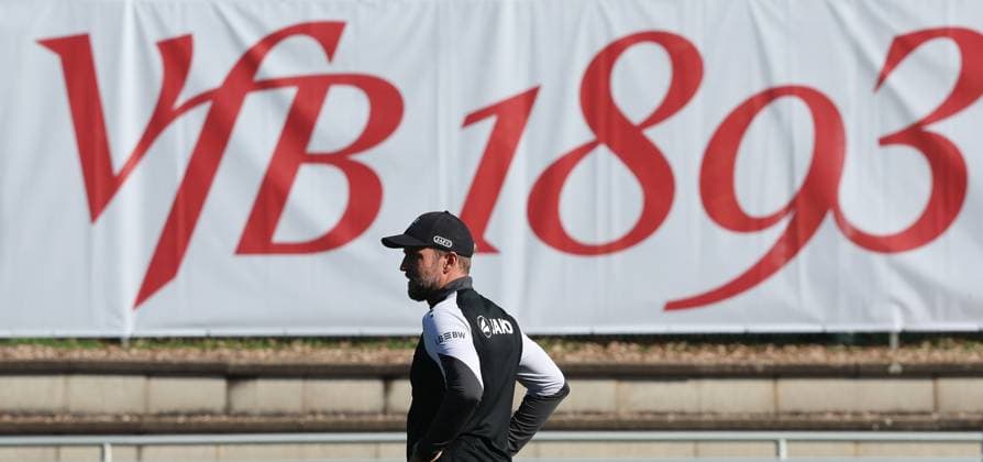 Stuttgart , Football training VfB Stuttgart , Coach Sebastian Hoeneß