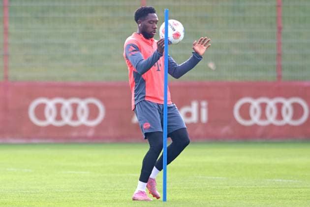 19 Alphonso Davies, on the ball, rehab training, football FC Bayern Munich training at Säbenerstrasse 14 10 2025 PHOTO Mladen Lackovic LakoPress