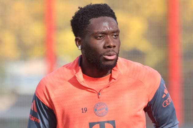 19 Alphonso Davies, during rehab training, Portraet, Portrait, Football FC Bayern Munich training at Säbenerstrasse 14 10 2025 PHOTO Mladen Lackovic LakoPress