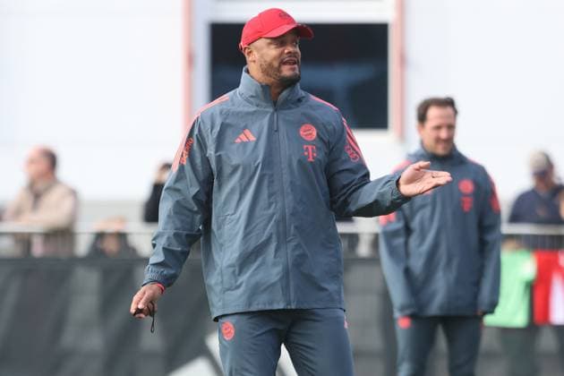 Coach Vincent Kompany, Portraet, Portrait, Football FC Bayern Munich Training at Säbenerstrasse 14 10 2025 PHOTO Mladen Lackovic LakoPress