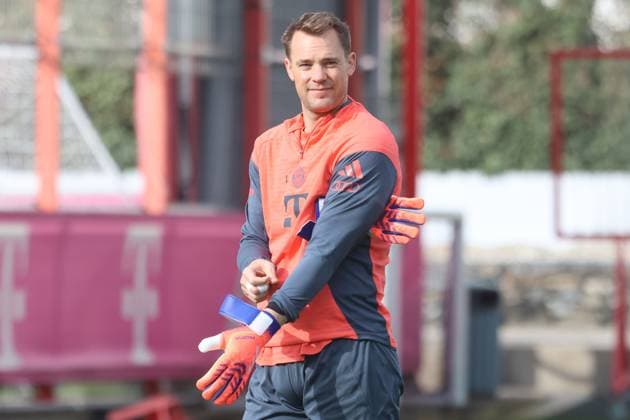 1 Manuel Neuer, in a good mood, football FC Bayern Munich training at Säbenerstrasse 14 10 2025 PHOTO Mladen Lackovic LakoPress
