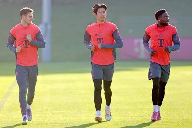 from l 44 Josip Stanisic, 21 Hiroki Ito, 19 Alphonso Davies, running, rehab training, soccer FC Bayern Munich training at Säbenerstrasse 14 10 2025 PHOTO Mladen Lackovic LakoPress