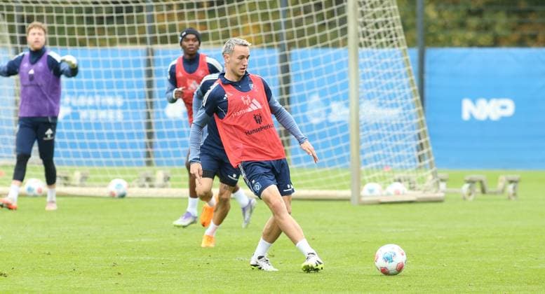 Morning training session for Bundesliga soccer team Hamburger SV on the training pitch at the Volksparkstadion Tuesday mornings session was the last public training session before the away game at RB Leipzig next Saturday, October 18 Silvan Hefti Stellingen Hamburg