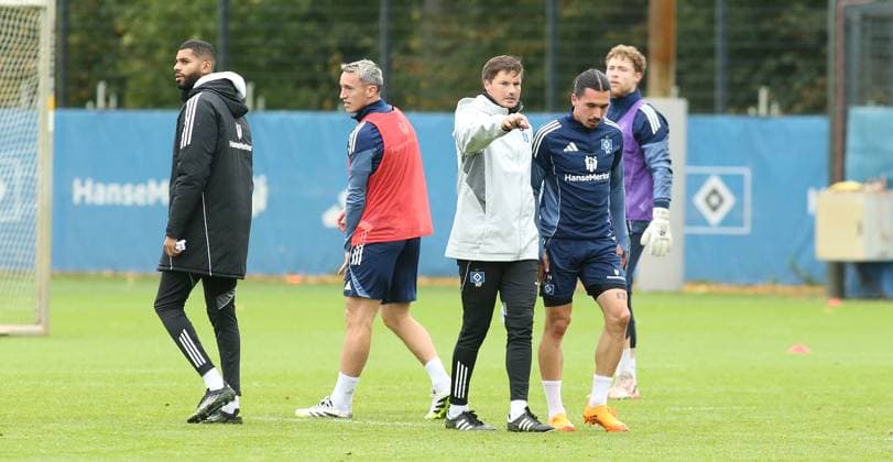 Morning training session for Bundesliga club Hamburger SV on the training pitch at the Volksparkstadion The session on Tuesday morning was the last public training session before the away game at RB Leipzig next Saturday, October 18 Co coach Richard Krohn, Silvan Hefti, coach Merlin Polzin, Rayan Philippe v l Stellingen Hamburg