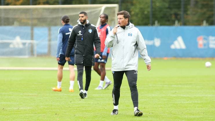 Morning training session for Bundesliga soccer team Hamburger SV on the training pitch at the Volksparkstadion The session on Tuesday morning was the last public training session before the away game at RB Leipzig next Saturday, October 18 Coach Merlin Polzin Stellingen Hamburg