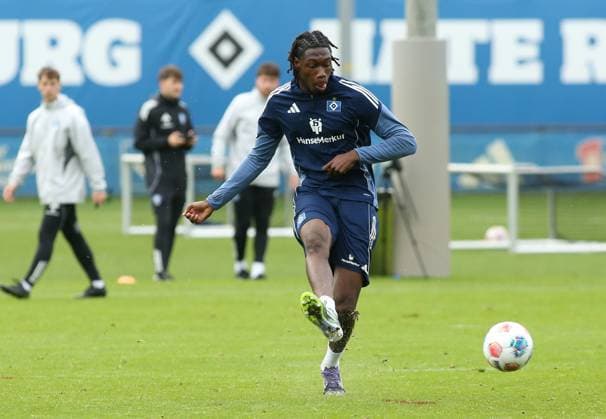 Morning training session for Bundesliga club Hamburger SV on the training pitch at the Volksparkstadion The session on Tuesday morning was the last public training session before the away game at RB Leipzig next Saturday, October 18 Fabio Balde Stellingen Hamburg