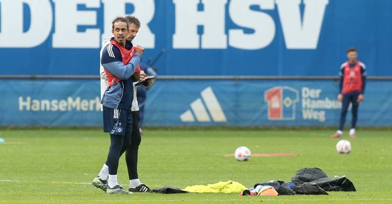 Morning training session for Bundesliga club Hamburger SV on the training pitch at Volksparkstadion The session on Tuesday morning was the last public training session before the away game at RB Leipzig next Saturday, October 18 Yussuf Poulsen discusses with athletics coach Jan Hasenkamp and then finishes training Stellingen Hamburg