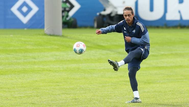 Morning training session for Bundesliga club Hamburger SV on the training pitch at the Volksparkstadion The session on Tuesday morning was the last public training session before the away game at RB Leipzig next Saturday, October 18 Yussuf Poulsen leaves the training pitch early Stellingen Hamburg