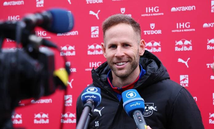 RB Leipzig Training Bundesliga Leipzig, 14 10 2025, RB Leipzig Training Center,Soccer Bundesliga , RB Leipzig Training , In the picture rGoalkeeper Peter Gulacsi 1, RB Leipzig in an interview , Picture Point
