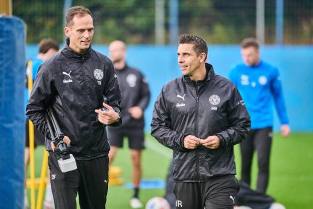14 10 2025, Football, Men, 2 BL, Season 2025 2026, Training Holstein Kiel KSV Coach Marcel Rapp re with Athletic Trainer Timm Sörensen Kiel, Projensdorf Projensdorf, Training ground Schleswig Holstein Germany