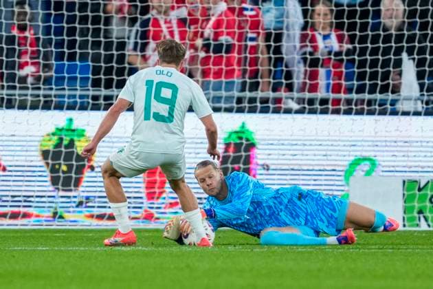 Football, private international match Norway New Zealand Oslo 20251014 Norway s goalkeeper orjan Nyland with a save during the private international football match between Norway and New Zealand at Ullevaal Stadium Photo Fredrik Varfjell NTB Oslo Norway EDITORIAL USE ONLY RESTRICTED USE FOR BETTING COMPANIES  Copyright: xFredrikxVarfjellx xNTBx