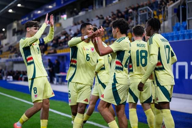 SOCCER - UEFA U21, U 21 EURO quali, AUT vs WAL LINZ,AUSTRIA,14.OCT.25 - SOCCER - UEFA European Under-21 Championship 2026, qualifiers, OEFB under-21 international match, Länderspiel, Nationalmannschaft Austria vs Wales. Image shows the rejoicing of WAL with Gabriele Biancheri (WAL).  GEPAxpictures xChristianxMoser
