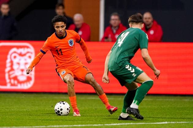 2025-10-14 Netherlands U21, U 21 v Lithuania U21 - World Friendly International EMMEN, NETHERLANDS - OCTOBER 14: Ro-Zangelo Daal of Netherlands U21 runs with the ball during the World Friendly international match, Länderspiel, Nationalmannschaft between Netherlands U21 and Lithuania U21 at De Oude Meerdijk on October 14, 2025 in Emmen, Netherlands. Emmen De Oude Meerdijk Netherlands Content not available for redistribution in The Netherlands directly or indirectly through any third parties. Copyright: xAndrexWeeningx