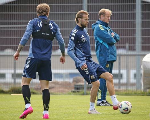 14 10 2025, xmohx, Soccer 3 Liga, 1 FC Saarbrücken Training v l Niko Bretschneider Saarbrücken DFL DFB REGULATIONS PROHIBIT ANY USE OF PHOTOGRAPHS as IMAGE SEQUENCES and or QUASI VIDEO Saarbrücken